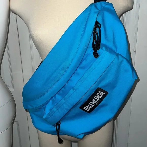 BALENCIAGA Oversized Logo Belt Bag MSRP: $950 - Picture 6 of 10